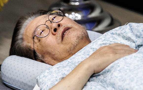 단식 투쟁 16일차인 이재명 더불어민주당 대표가 지난 15일 단식투쟁 중 국회에서 휴식을 취하고 있다. [사진=뉴시스]