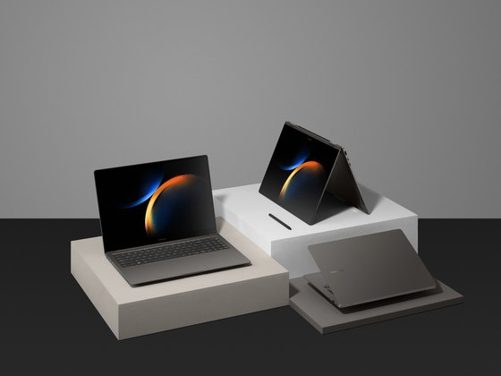삼성전자가 지난 2월 출시한 노트북 갤럭시 북3 울트라(왼쪽부터), 북3 프로, 북3 프로360. 사진 삼성전자