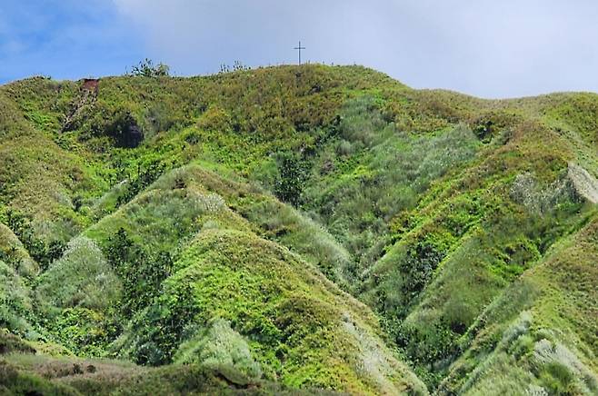 세티전망대 뒷산 꼭대기 고난의 십자가