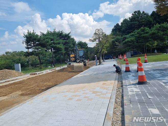 [이천=뉴시스] 이천시가 오는 26일 설봉공원 내 순환도로 일부구간을 임시개통한다