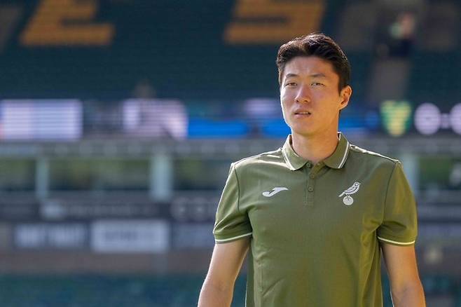 황의조. 노리치 공식 SNS