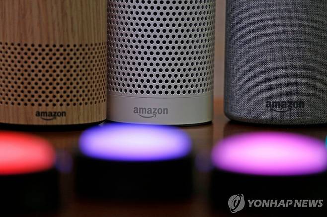 아마존이 공개한 AI 스피커 에코와 에코 플러스 [AP 연합뉴스]