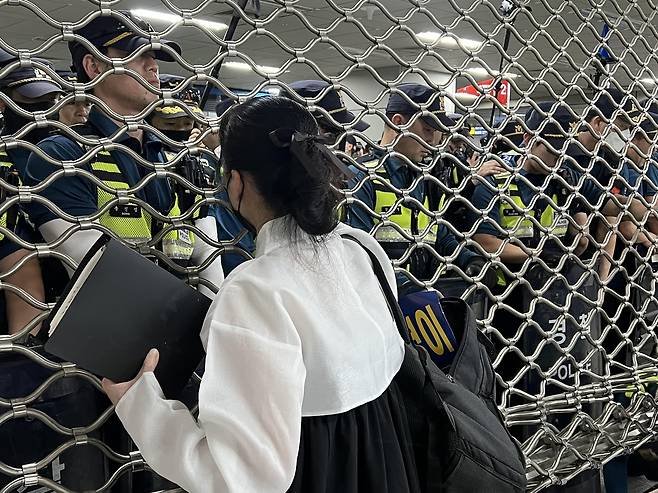 (서울=연합뉴스) 최윤선 기자 = 21일 오후 폐쇄된 국회의사당역 6번 출구. 2023.09.21. ysc@yna.co.kr