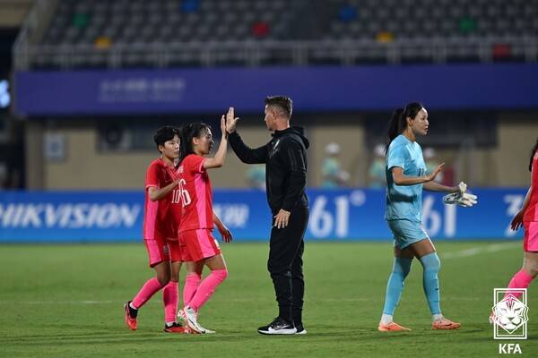 콜린 벨 감독이 이끄는 대표팀은 22일 오후 8시30분(한국시간) 중국 저장성 윈저우 스포츠센터 스타디움에서 열린 '2022 항저우 아시안게임' 여자축구 조별리그 E조 1차전에서 미얀마를 상대로 3-0 완승을 거뒀다. 사진┃KFA