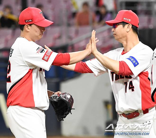 2023 KBO리그 KIA 타이거즈와 KT 위즈의 경기가 22일 광주기아챔피언스필드에서 열렸다. 경기에서 승리하며 7연패를 끊은 KIA 선수들이 기뻐하고 있다. 광주=박재만 기자pjm@sportschosun.com/2023.09.22/