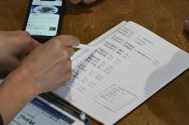 김현섭 사장이 메뉴와 관련해 사전에 고민한 부분을 기록해 놓은 노트.