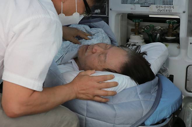 단식 19일째인 이재명 더불어민주당 대표가 9월18일 국회에서 119구급차로 병원으로 후송되고 있다. ⓒ시사저널 박은숙