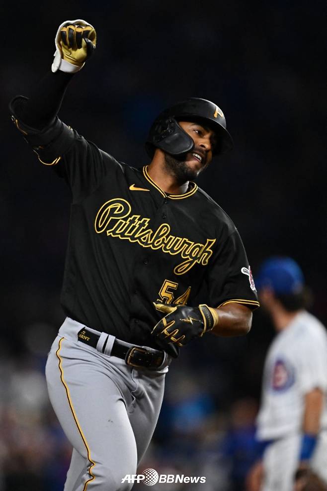 조쉬 팔라시오스가 9회 쐐기 스리런포를 친 뒤 그라운드를 돌고 있다. /AFPBBNews=뉴스1