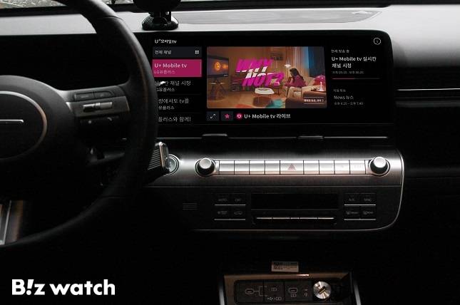 LG유플러스가 현대차∙기아 차량 차세대 인포테인먼트 시스템 'ccNC'에 동영상 스트리밍서비스 'U+모바일tv'를 제공한다. /그래픽=비즈워치