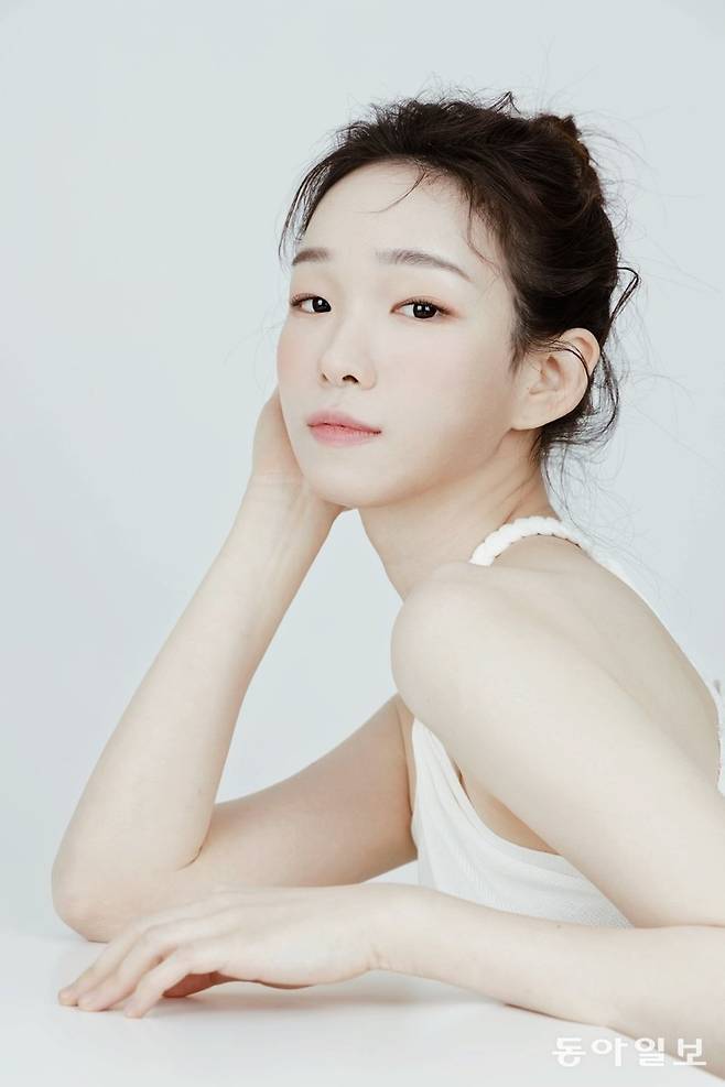 최하리 씨는 SK텔레콤 카스맥주 롯데 현대자동차 등 수많은 광고와 게임 애니메이션 등에 목소리로 출연해왔다. KBS 전속 기간에는 ‘생방송 주말 저녁입니다’ ‘안녕하십니까 여기는 서울입니다’ 등 라디오 프로그램 진행을 맡기도 했다.  사진제공 최하리 성우