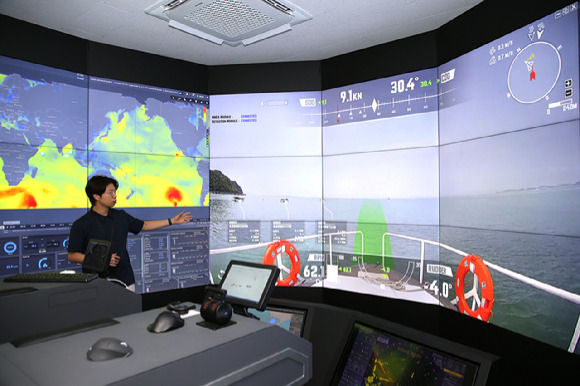 한화오션 시흥R&D센터에 구축한 자율운항관제센터 모습. [사진=한화오션]