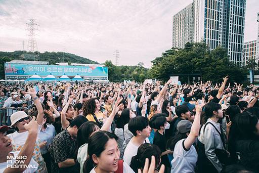 뮤직 플로우 페스티벌의 낮과 밤. 인천문화재단, 부평구문화재단 제공
