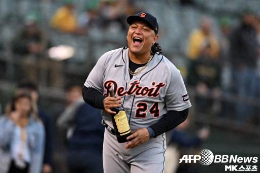 오클랜드는 카브레라에게 은퇴 선물로 와인을 선물했다. 사진=ⓒAFPBBNews = News1