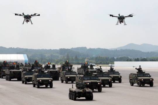 지난 11일 서울공항에서 진행된 건군 75주년 국군의 날 기념행사 종합예행연습 중 드론·무인차량·소형전술차량 등을 앞세운 아미타이거 제대가 기동하고 있다. 국방일보 제공