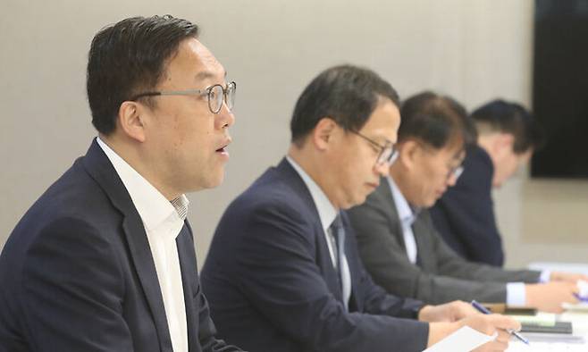 김병환 기획재정부 1차관이 22일 서울 종로구 정부서울청사에서 제31차 비상경제차관회의 겸 범부처 지역투자 지원 TF 제1차 회의에 참석해 발언하고 있다. 뉴시스