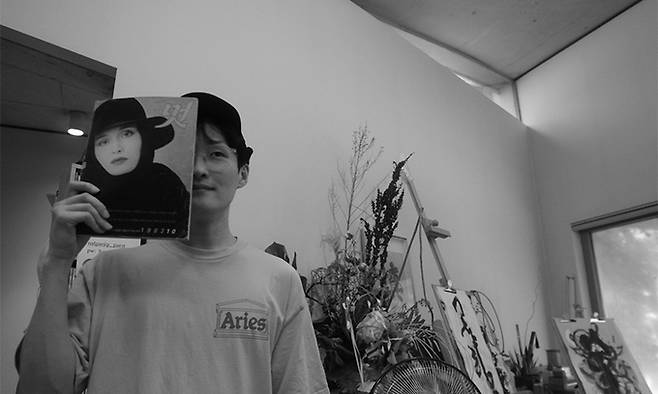 윤율리 큐레이터. 윤율리, 안상수 제공