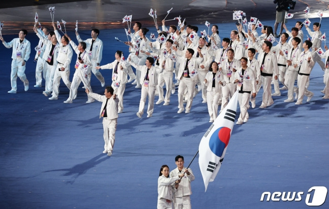 개회식에서 16번째로 입장하는 한국 선수단. /사진=뉴스1