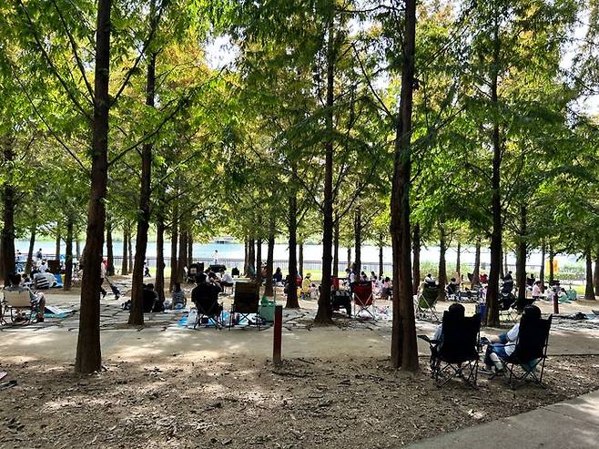 동탄호수공원 수변문화광장에서 개최된 ‘2023 놀자 그리자 동탄호수에서’ 행사 현장.ⓒ화성시