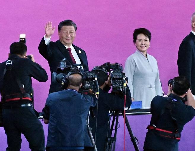 시진핑 중국 국가주석이 23일 오후 중국 항저우 올림픽 스포츠센터 스타디움에서 얼린 ‘2022 항저우 아시안게임’ 개막식에 참석하고 있다. 공동취재사진