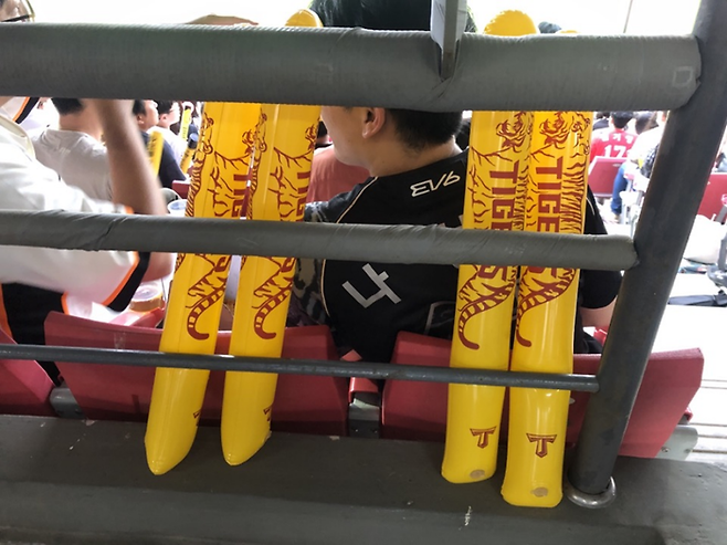 일회용 합성수지재질 응원봉. 녹색연합 제공.