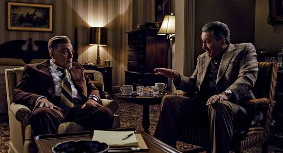 이 영화에는 남을 설득하는 장면이 많이 나온다. 등장인물의 수다스러운 대사로 영화를 끌고 가는 건 스코세이지 감독의 장기다. [사진 제공=넷플릭스]