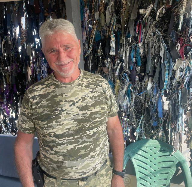 우크라이나 남부 지역 출신 퇴직 판사인 빅토르 포몬(61)은 “지금 이렇게 이 일을 하지 않으면 내 아이와 손주들은 평화로운 미래를 갖지 못할 것”이라고 말했다.