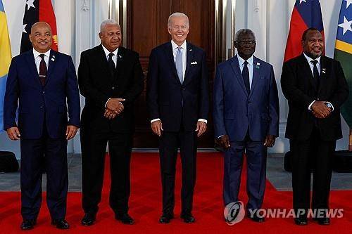 작년 9월 태평양 도서국 정상들과 만난 바이든 [로이터 연합뉴스 자료사진]