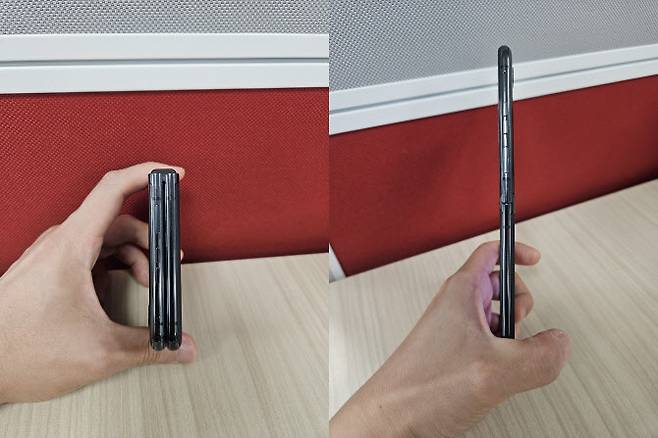 모토로라 ‘레이저40 울트라’를 접으면 틈이 거의 없다. 펼쳤을 때는 완벽히 일자로 펴지지는 않는 느낌이다. (사진=김정유 기자)