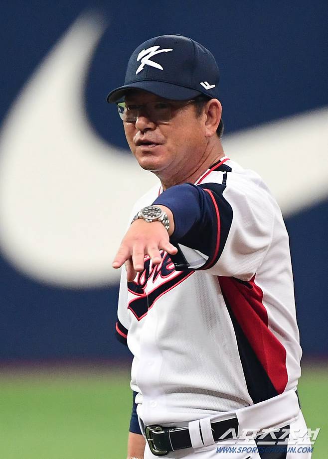 23일 고척돔에서 열린 2023 항저우 아시안게임 야구대표팀 소집 훈련, 류중일 감독이 선수들을 지도하고 있다. 고척=최문영 기자deer@sportschosun.com /2023.09.23/