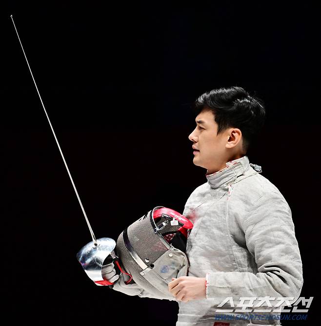 25일 중국 항저우 전자대학체육관에서 열린 항저우아시안게임 남자 사브르 개인 4강전. 구본길과 쿠웨이트 알샴란 유시프 경기. 결승에 진출한 구본길. 항저우(중국)=송정헌 기자songs@sportschosun.com/2023.09.25/