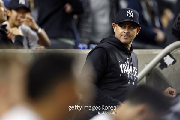 25일(한국시간) 미국 뉴욕주 양키스타디움에서 열린 애리조나 다이아몬드백스와의 홈 경기를 패하며 가을야구 경쟁에서 탈락한 뉴욕 양키스의 애런 분 감독. 게티이미지