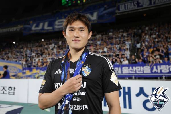 사진은 지난 7월 21일 제주 유나이티드전 1골 1도움을 기록하며 팀의 2-1 승리를 이끈 뒤 팬들 앞에서 세리머니를 펼치고 있는 이동경의 모습. 사진=프로축구연맹