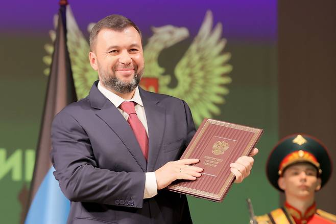 2023년 9월23일(현지시간) 러시아가 통제 중인 우크라이나 동부 도네츠크주에서 데니스 푸실린이 도네츠크인민공화국(DPR)의 수장으로 공식 취임했다. / 사진=타스 연합뉴스