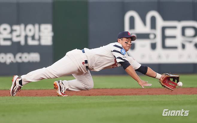 ▲ 올해 수비 부진이 공격과 연관되어 있다는 평가를 받는 한동희 ⓒ롯데자이언츠