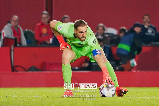 ▲ 아틀레티코 마드리드 베테랑 골키퍼 오블락은 프리미어리그 이적에 열려있다.