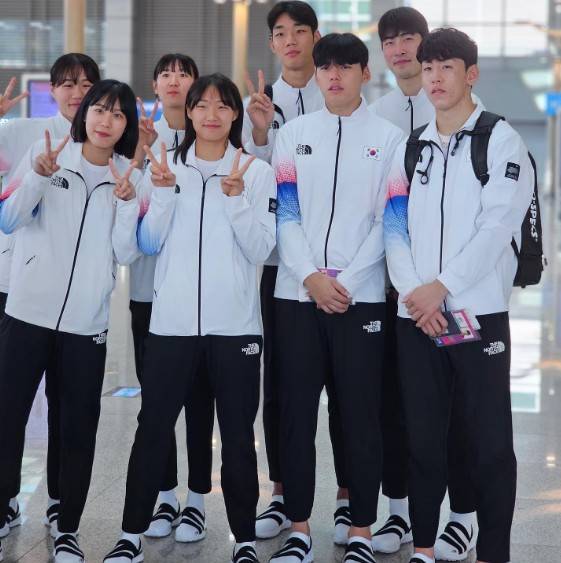 2022 항저우 아시안게임에 출전하기 위해 22일 출국한 남녀 3x3 농구대표팀 사진=대한민국농구국가대표팀 공식 SNS 캡처