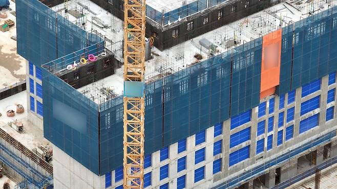 25일 오후 인천 검단신도시의 LH 공공분양 단지 공사 현장. 벽식 구조 중 처음으로 ‘철근 누락’ 사실이 확인됐다. 인천=양회성 기자 yohan@donga.com