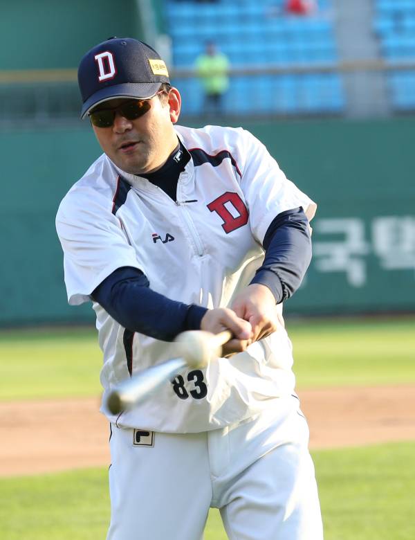 2012년 두산 코치 시절의 이토 쓰토무. IS 포토