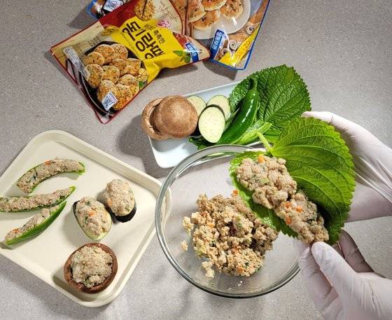 시판하는 동그랑땡 제품을 활용해 여러가지 전을 만들 수 있다.