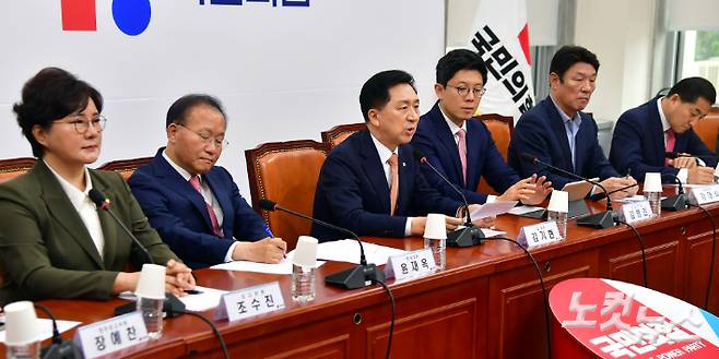 국민의힘 김기현 대표가 25일 서울 여의도 국회에서 열린 최고위원회의에서 모두발언을 하고 있다. 윤창원 기자