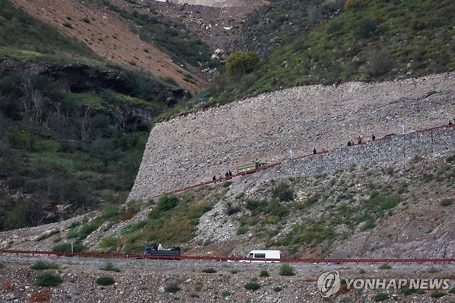 아제르바이잔에서 아르메니아로 넘어가려는 아르메니아계 주민들의 차량 행렬 [AFP 연합뉴스 자료 사진. 재판매 및 DB 금지]