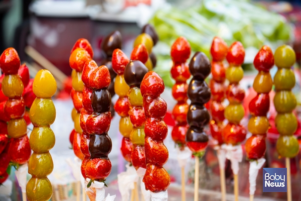 최근 유행을 타고 있는 디저트 탕후루. ⓒ베이비뉴스