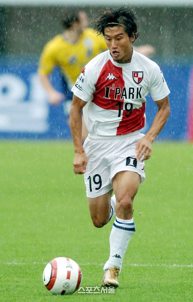 선수 시절의 이정효 감독.  박진업기자