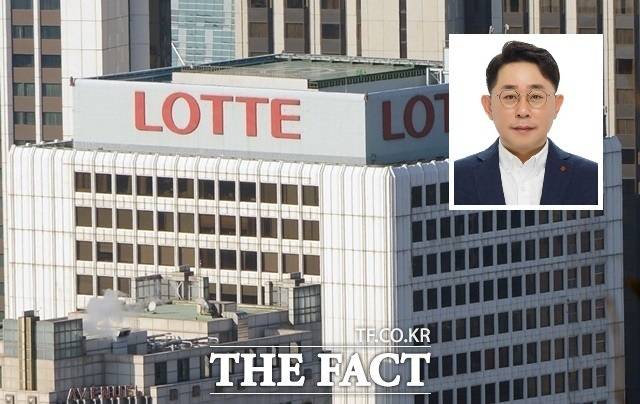 롯데그룹의 올해 정기인사가 한 발 빨라질 것으로 예상되면서, 롯데의 '아픈 손가락'을 운영하는 나영호 롯데온 대표의 거취에 관심이 쏠린다. 오른쪽 작은 사진은 나영호 롯데온 대표. /더팩트·롯데온