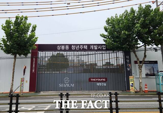 중랑구청이 태영건설이 시공하는 청년안심주택 현장의 관리감독 강화에 나선다. 중랑구 상봉동 청년주택 개발사업지 모습. /최지혜 기자