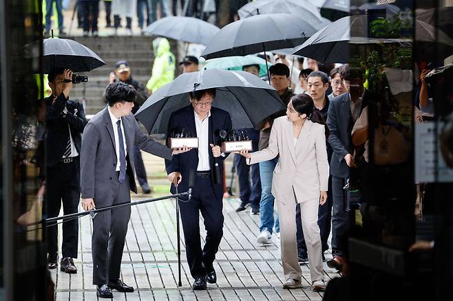 이재명 더불어민주당 대표가 26일 오전 서울 서초구 중앙지방법원에서 백현동 개발 특혜 및 쌍방울 대북송금 의혹 관련, 영장실질심사에 출석하고 있다. /뉴스1