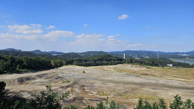1996년부터 쓰레기 매립을 시작한 대전 유성구 금고동 제1매립장 전경.   전희진 기자