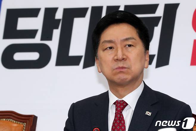 (서울=뉴스1) 황기선 기자 = 김기현 국민의힘 대표가 20일 오전 서울 여의도 국회에서 열린 최고위원회의에서 생각에 잠겨 있다. 2023.4.20/뉴스1  Copyright (C) 뉴스1. All rights reserved. 무단 전재 및 재배포 금지.