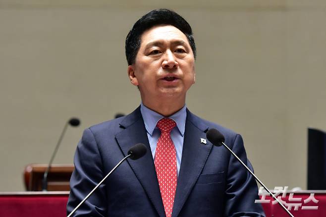 국민의힘 김기현 대표가 27일 서울 여의도 국회에서 열린 비상 의원총회에서 발언을 하고 있다. 윤창원 기자