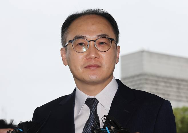 더불어민주당 이재명 대표에 대한 구속영장이 기각된 27일 오전 이원석 검찰총장이 서울 서초구 대검찰청으로 출근하는 모습. 연합뉴스